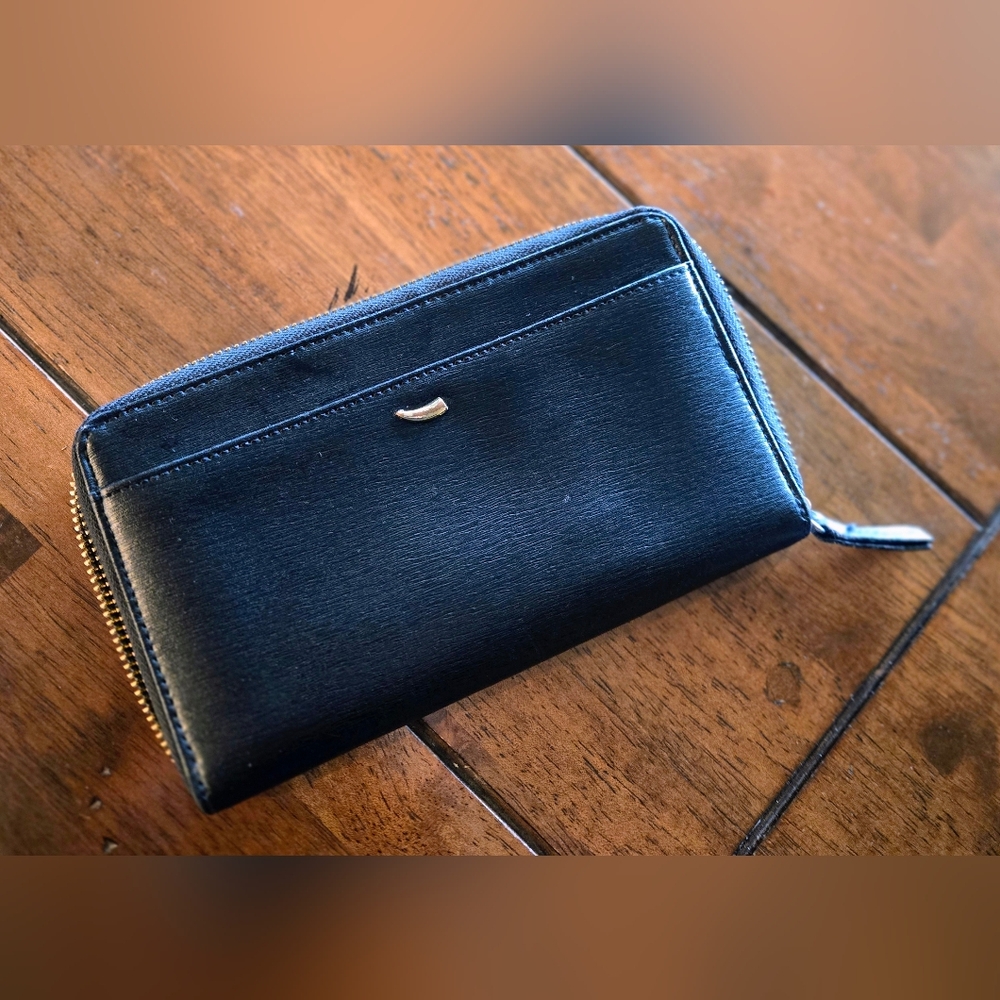 Tusk Black Leather Zip Wallet